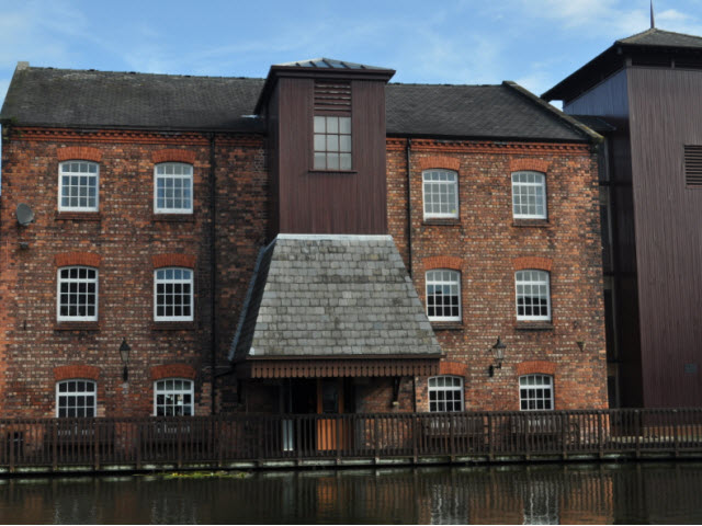 Former Canal Warehouse (late c19)